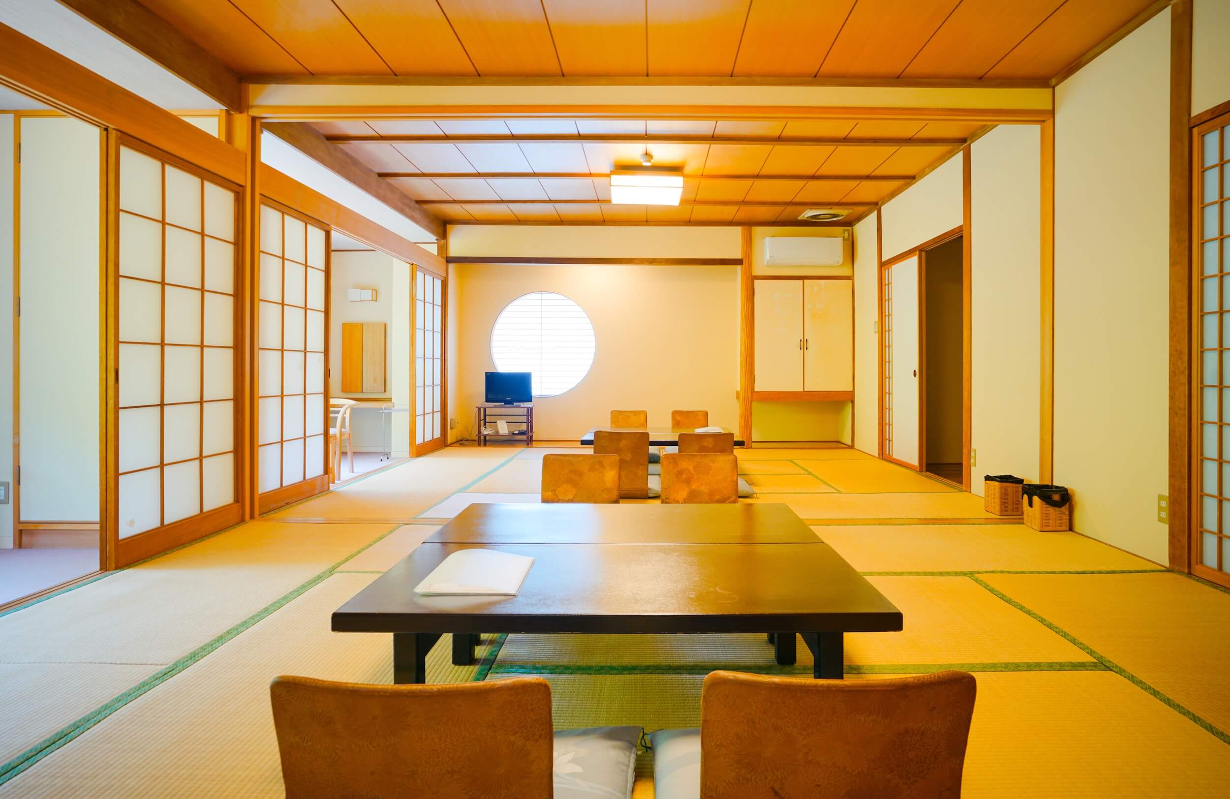 平野屋旅館の広々とした和室20畳