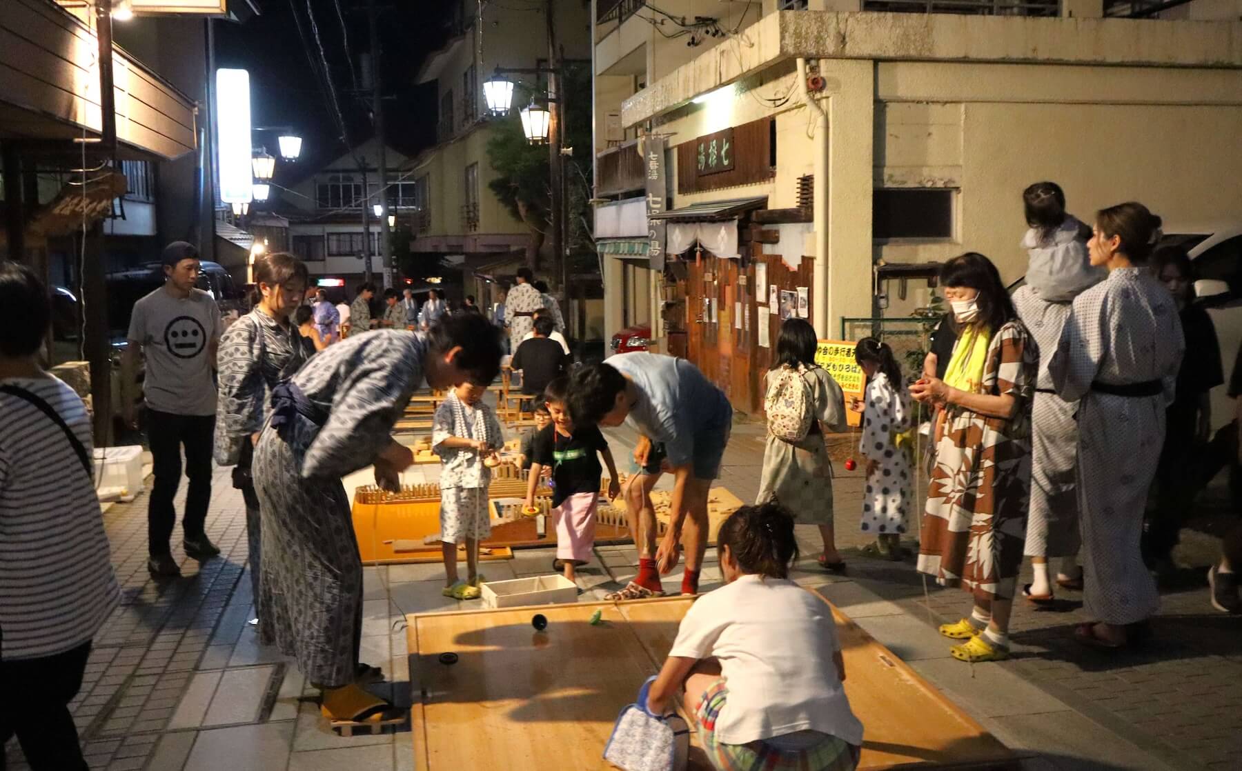 過去に開催された渋温泉街夏祭り歩行者天国の様子